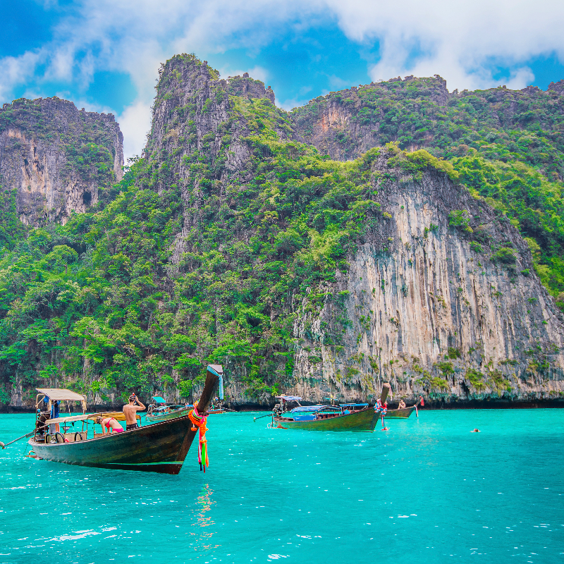 โปรแกรมทัวร์กระบี่ ทะเลแหวก เกาะปอดะ หาดไร่เลย์ หมู่เกาะพีพี อ่าวมาหยา ถ้ำไวกิ้ง เกาะไม้ไผ่ สระมรกต น้ำตกร้อน 4 วัน 2 คืน (Van)