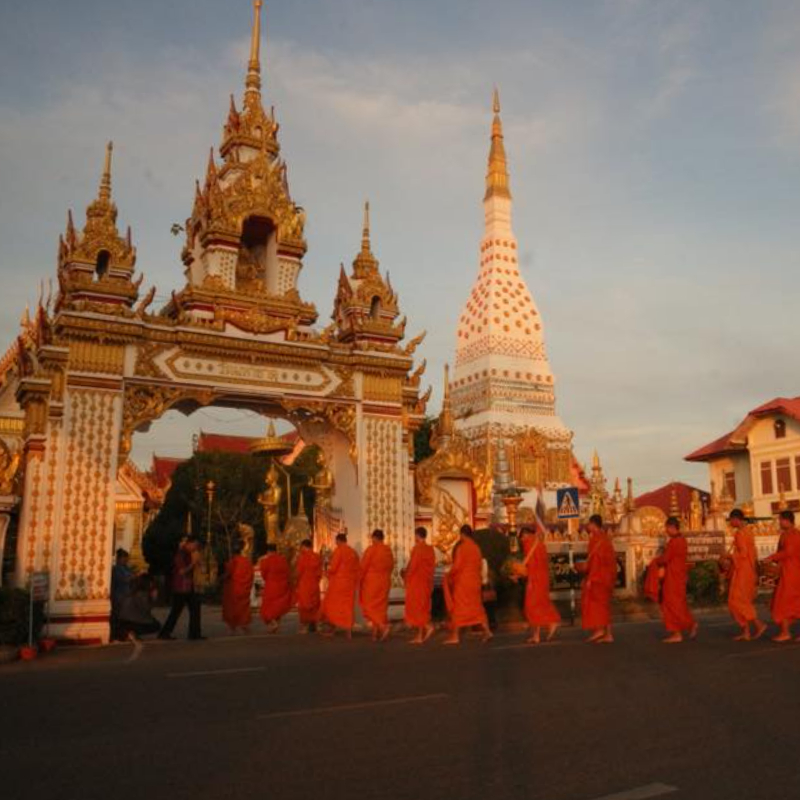 โปรแกรมทัวร์นครพนม งานประเพณีไหลเรือไฟ ไหว้ 7 พระธาตุ 3 วัน 1 คืน (Van)