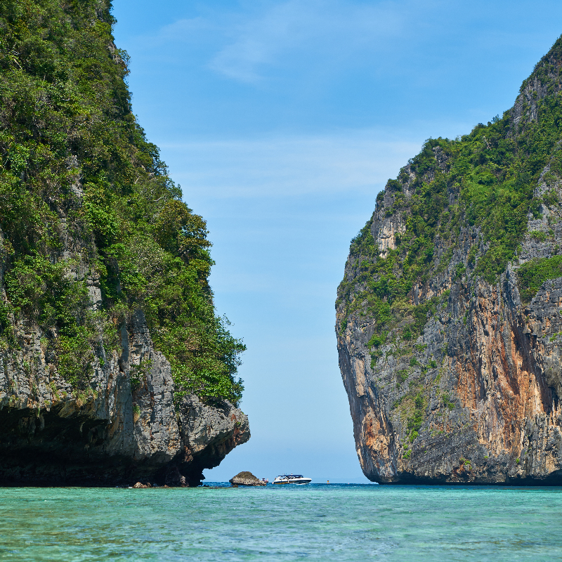 ทัวร์ภูเก็ต แหลมพรหมเทพ - กระบี่ เกาะพีพี 4 วัน 2 คืน (Van)